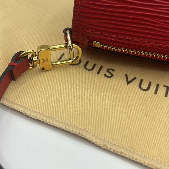 Louis Vuitton Mini Epi Papillon - Picture 6 of 13